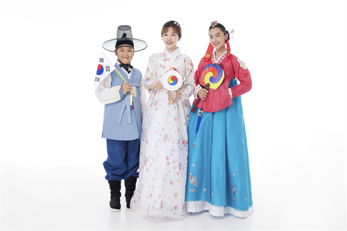 Hari Won mặc hanbok khoe sắc bên dàn mẫu nhí